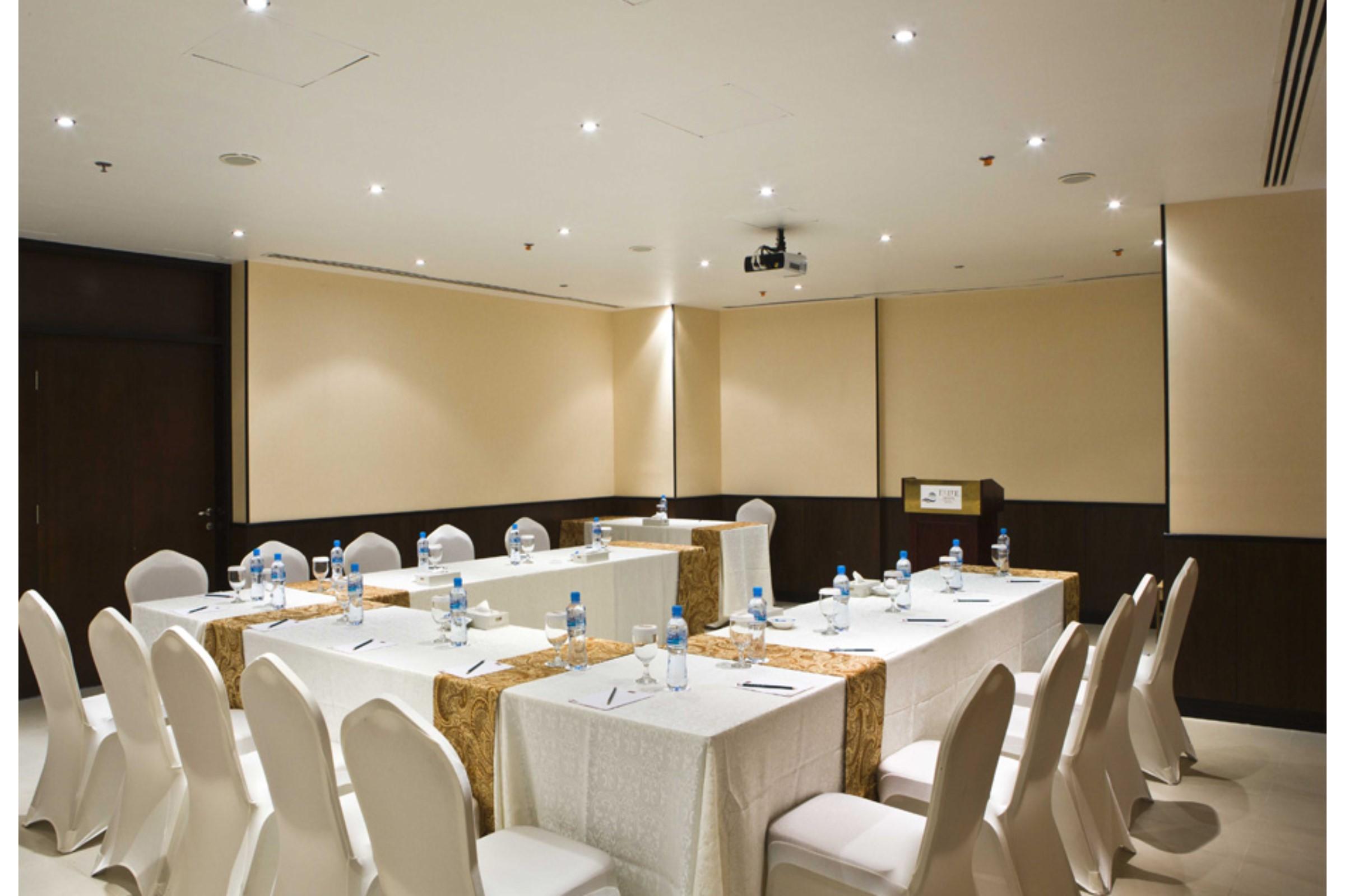 Elite Crystal Hotel Manama Exterior foto